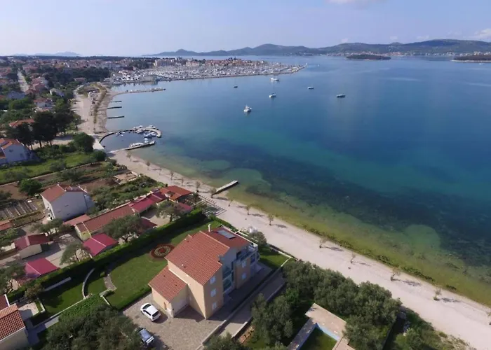 Mobile Homes Bella 2 Semesterbostad Biograd Na Moru