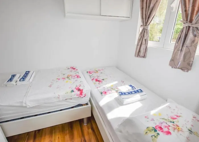 Mobile Homes Bella 2 Дом отдыха Биоград-на-Мору